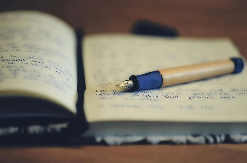 Die unsichtbare Architektur akademischer Exzellenz - Wenn Form den Inhalt bestimmt